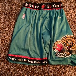 Nike Grizzly Shorts Vancouver